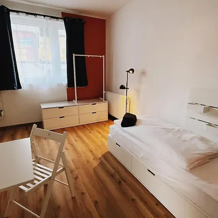 3 Bedroom 6 P Parking & Privat-entry