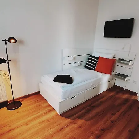 Apartment 3 Bedroom 6 P Parking & Privat-entry *