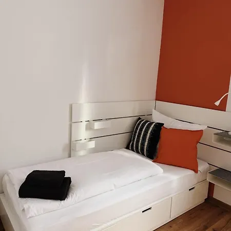 Apartment 3 Bedroom 6 P Parking & Privat-entry