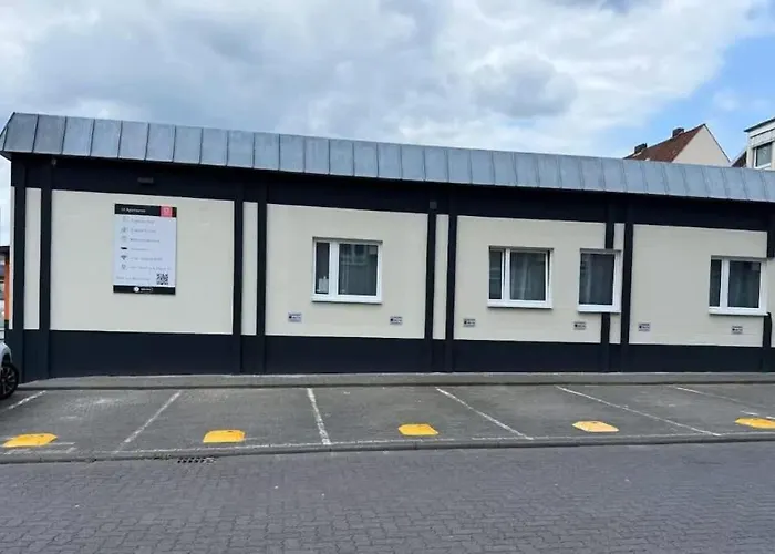 3 Bedroom 6 P Parking & Privat-entry *